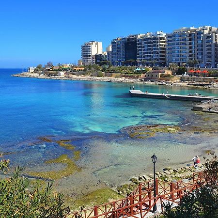 Marvellous Seafront Apartment Слима Экстерьер фото