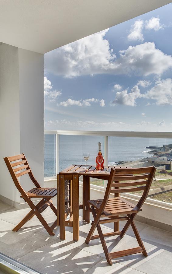 Marvellous Seafront Apartment Слима Экстерьер фото