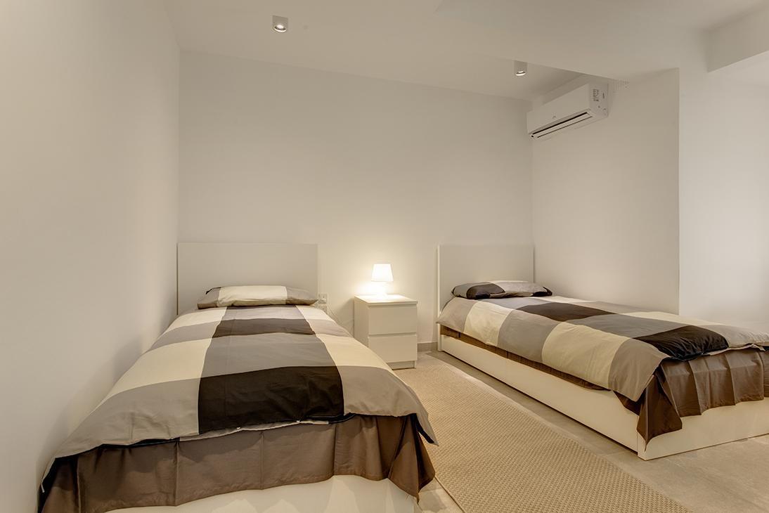 Marvellous Seafront Apartment Слима Экстерьер фото