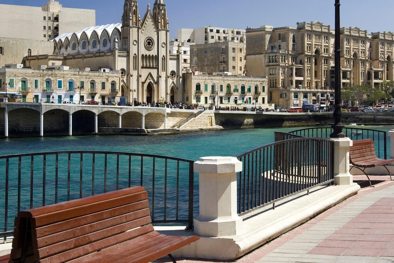 Marvellous Seafront Apartment Слима Экстерьер фото