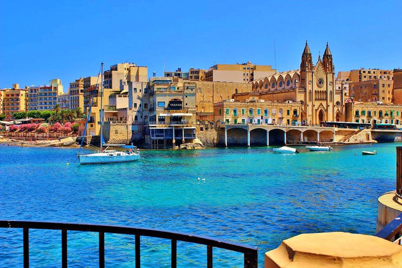 Marvellous Seafront Apartment Слима Экстерьер фото